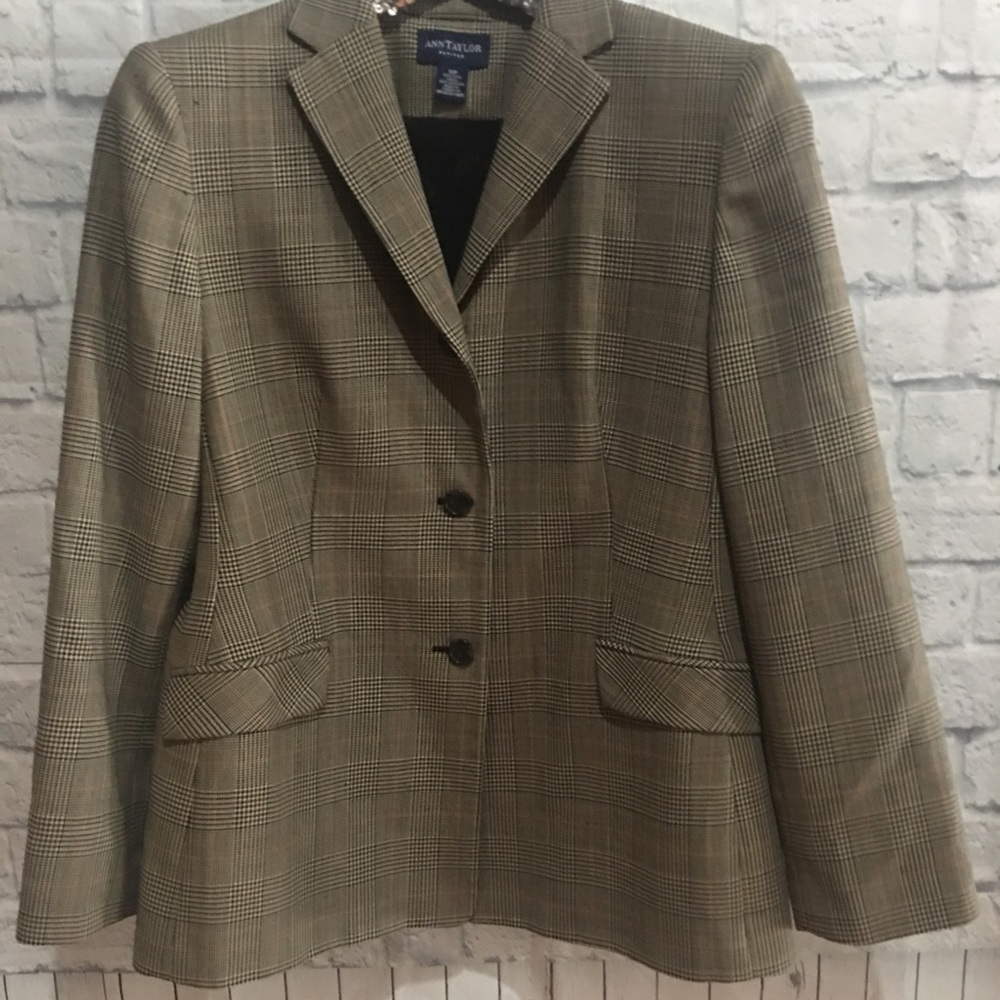 Fall!! Ann Taylor 12 petite 3 button blazer